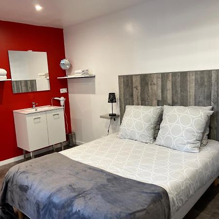 Aux Charmes 1 Bed and Breakfast Isques Buitenkant foto