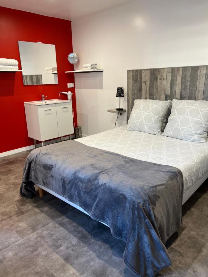 Aux Charmes 1 Bed and Breakfast Isques Buitenkant foto