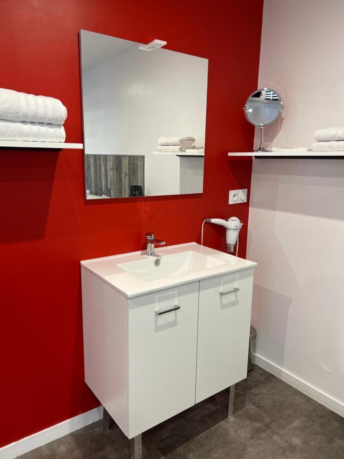 Aux Charmes 1 Bed and Breakfast Isques Buitenkant foto