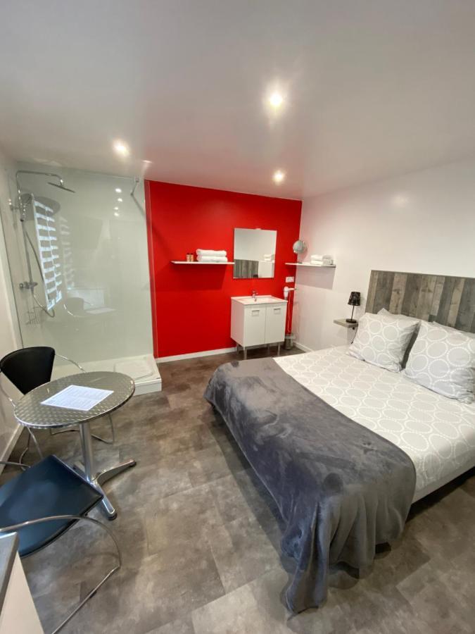 Aux Charmes 1 Bed and Breakfast Isques Buitenkant foto